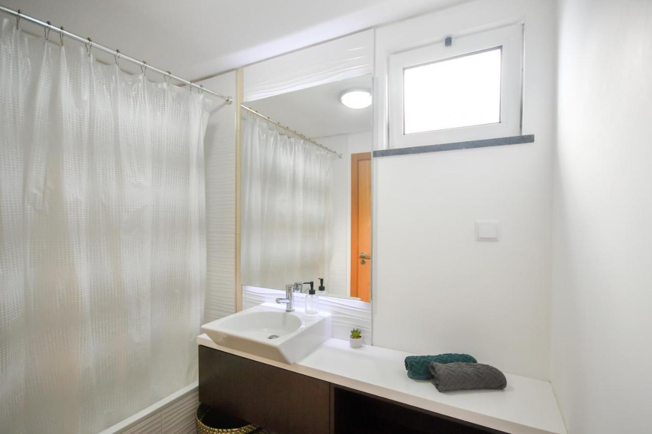 Spacious 3 Bedroom By The Beach Caniço Eksteriør bilde
